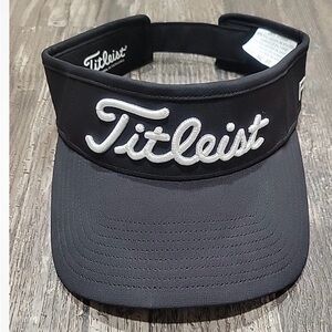 Titleist Black and White PRO V1 Headcover Visor NWT